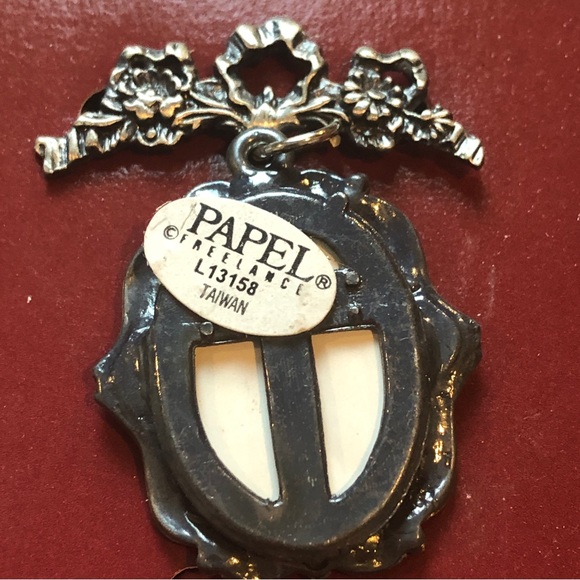 Pewter Brooch “Timeless Treasures” Photo frame with ornate design Still in box - Picture 5 of 5